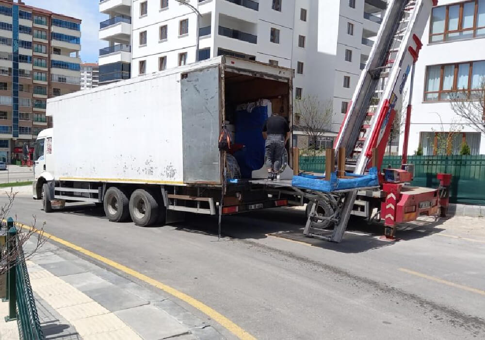 Asansörlü Taşımacılık: Yüksek Katlarda Eşyalarınız Güvende